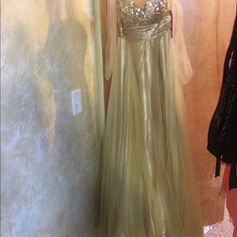 Dancing Queen Gorgeous Gold Prom Dress - Picture 1 of 6